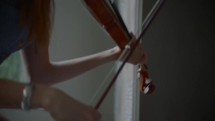 Woman gets ready to play violin