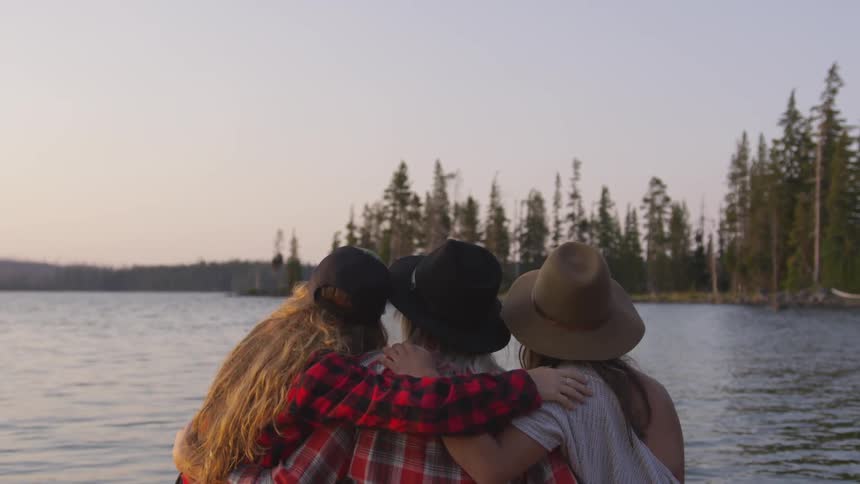 3 girls hugging