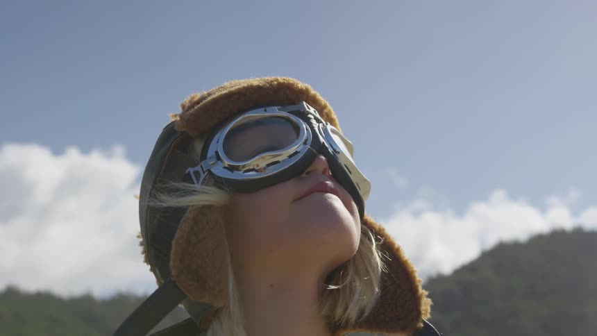 Kid wearing goggles