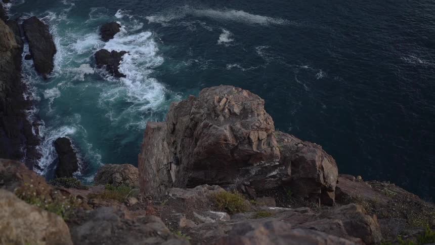 A rocky cliff overlooking the ocean