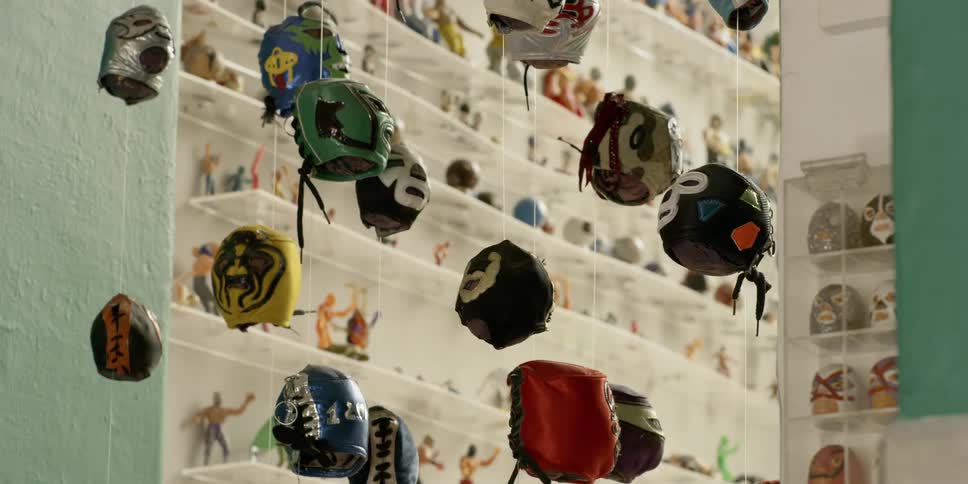 Static shot of clay heads