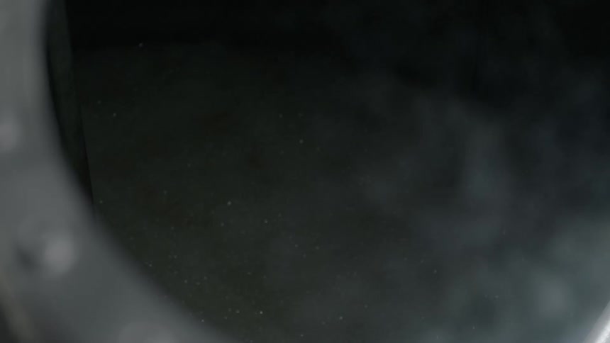 Liquid bubbles inside a vat