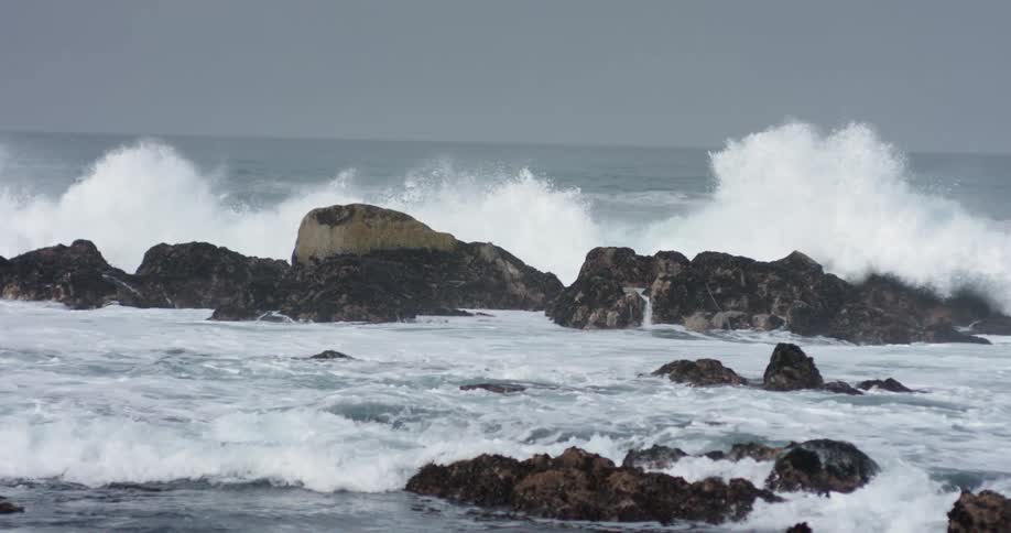 Big ocean waves crashing into rocks