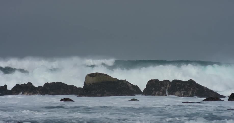 Waves crash in to rocks