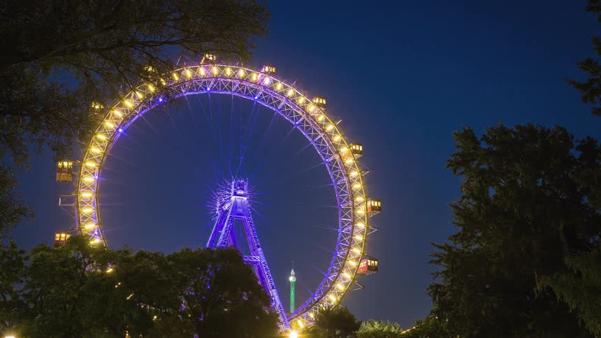 Time lapse of a ferris wheel