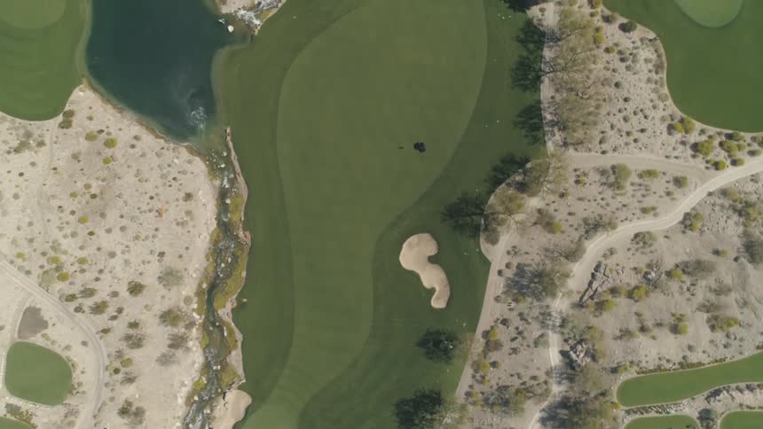 Golf courses with a water hazard