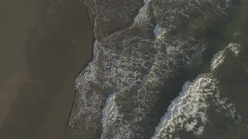 Ocean waves crashing