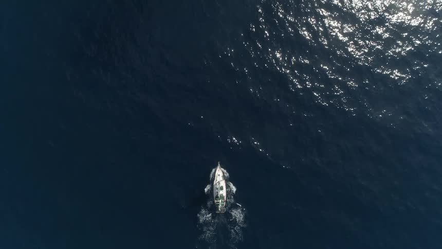 A boat moves forward in the ocean