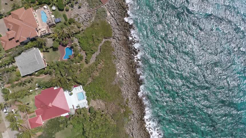 Birds eye view of houses along the shoreline