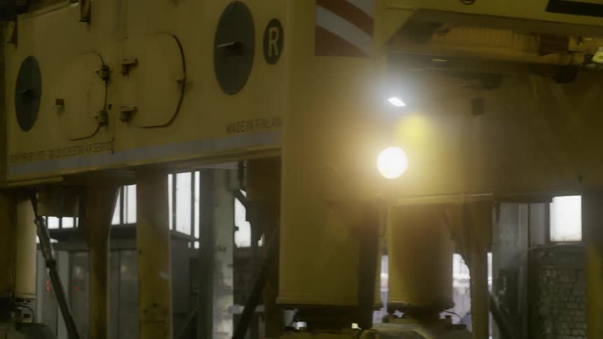 Crane entering wharehouse through automatic door