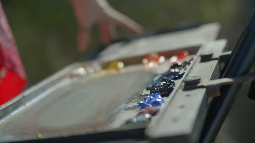 Artist opens his palette outdoors