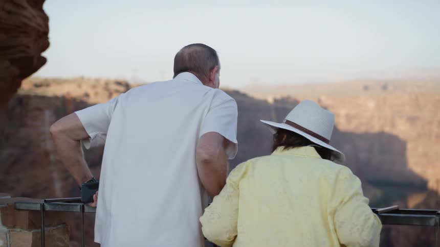 A man and woman hug each other at the grand canyon