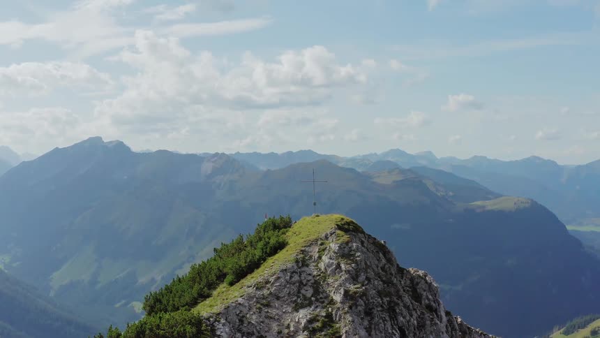 The peak of a mountain in the middle of hundreds of mountains