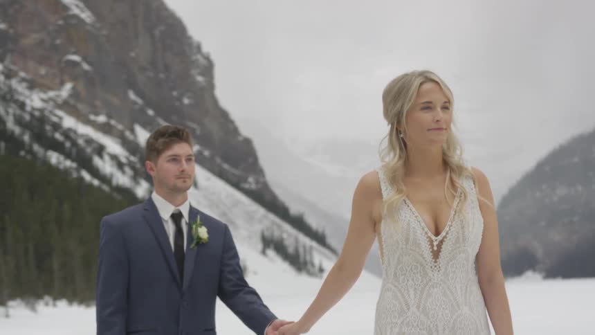 A couple recently wedding holding hand