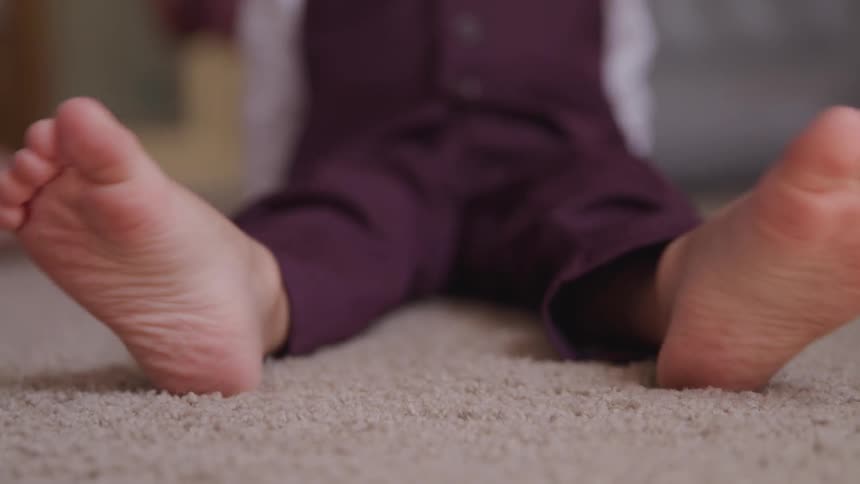 A child feet swinging