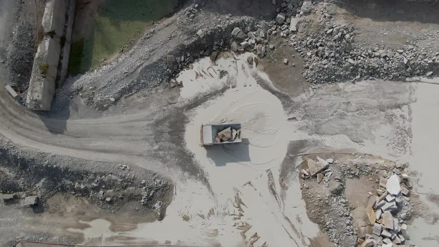 Construction in the mud and dirt