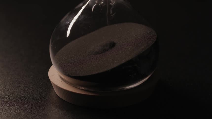 A sphere glass with sand
