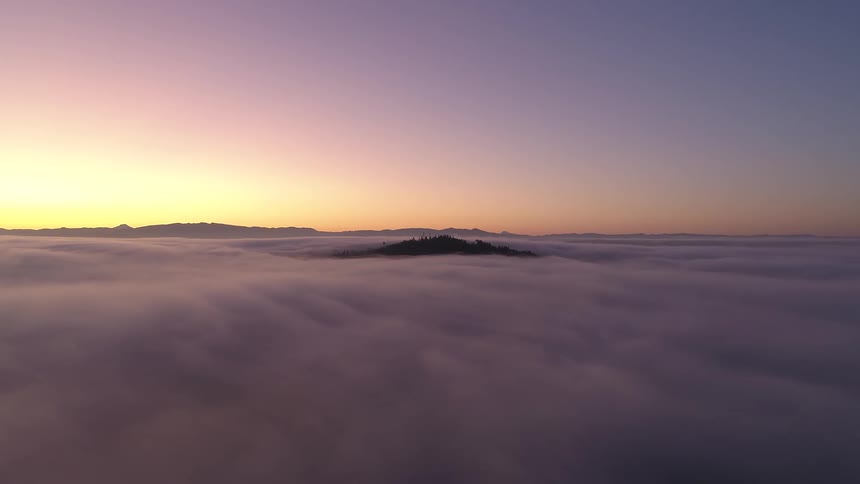 The heavy clouds cover the mountain