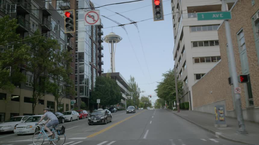 A busy downtown road scenery on a cloudy days