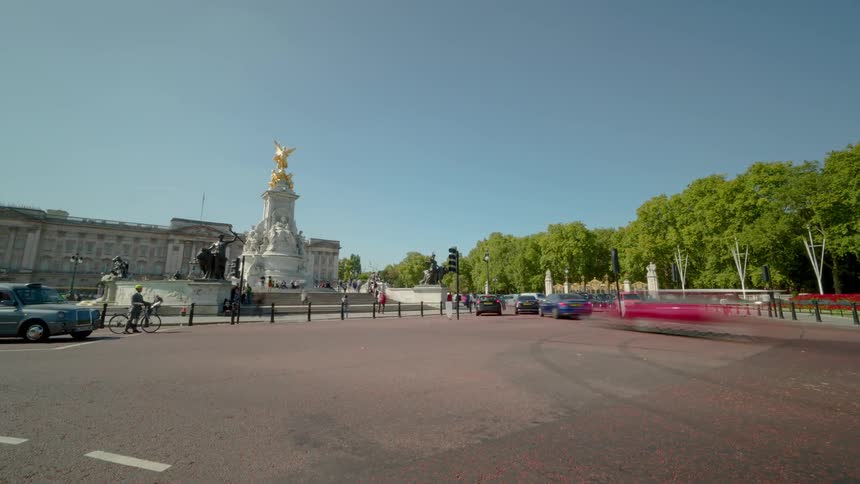 Buckingham palace in daylight