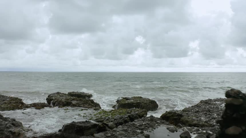 The ocean waves splash