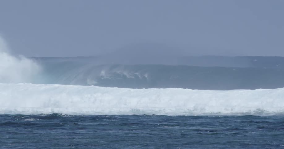 Waves rolling in to the shore