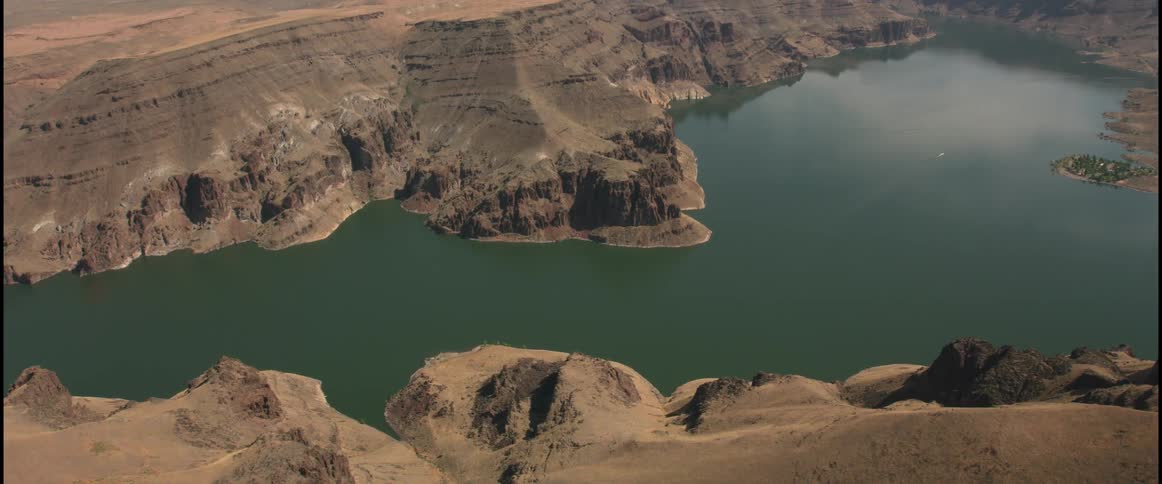 A dark green river through the badlands