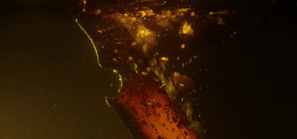 Bubbles form around a sharp knife dipped in oil