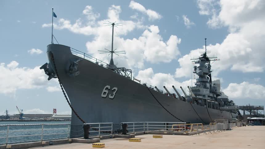 Iowa class battleship uss missouri bb 63 at pearl harbor