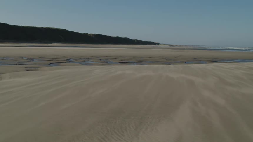 Waves rolling in to the beach