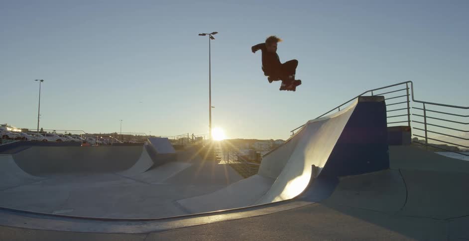 Man does a 540 at skate park