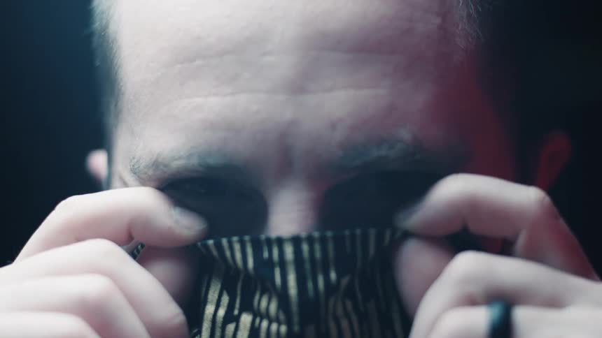 A man puts a mask on