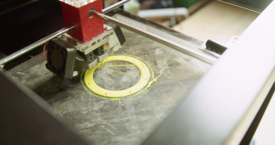 3d printer creates circular yellow ring