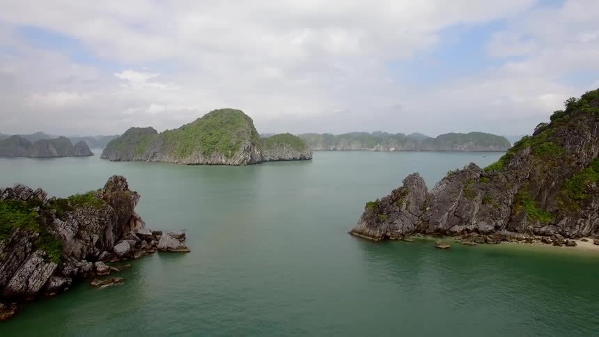 Rocky islands covered in vegetation dot green tinted ocean