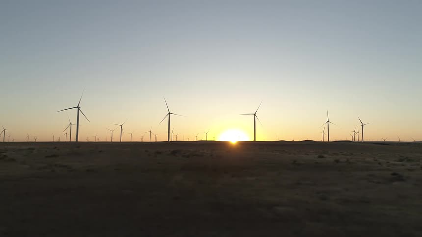 The windmills sit still