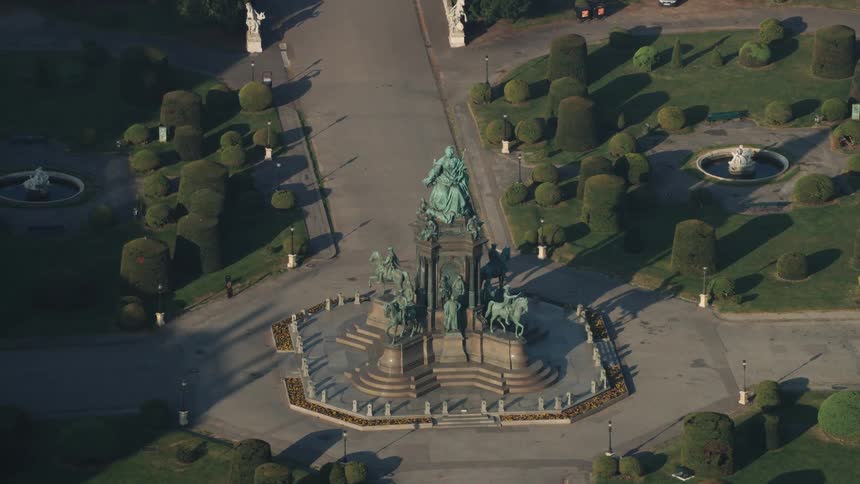 A large statue sits in the middle of the park