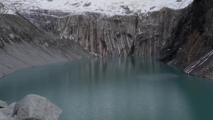 A small body of water sits in the center of some mountains