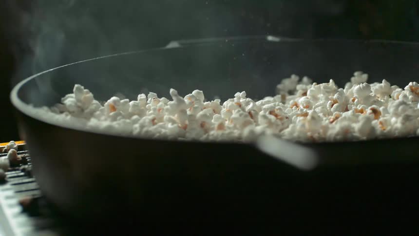 The popcorn cooks up in the pan