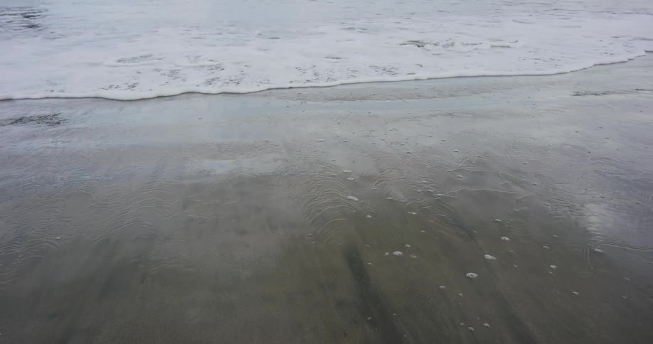 Waves crashing in to the shore