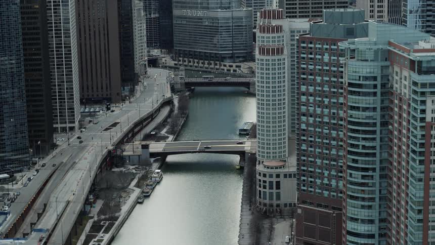 Chicago river bridge crossing