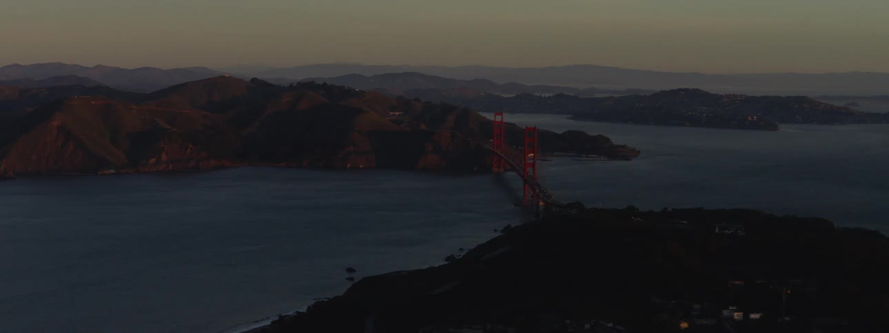 Fog sets over the golden gate bridge