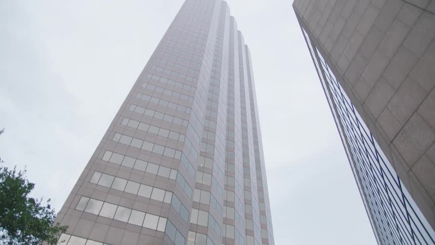 A skyscraper under an overcast sky