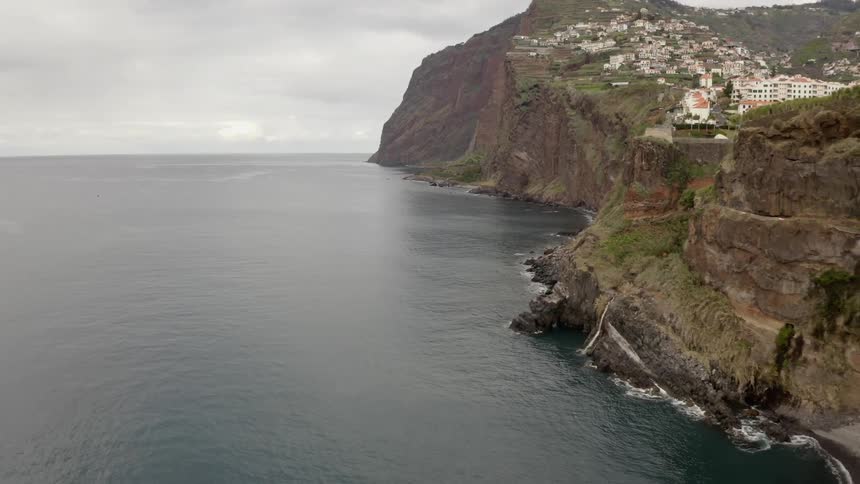 A coastal neighborhood on a cliff