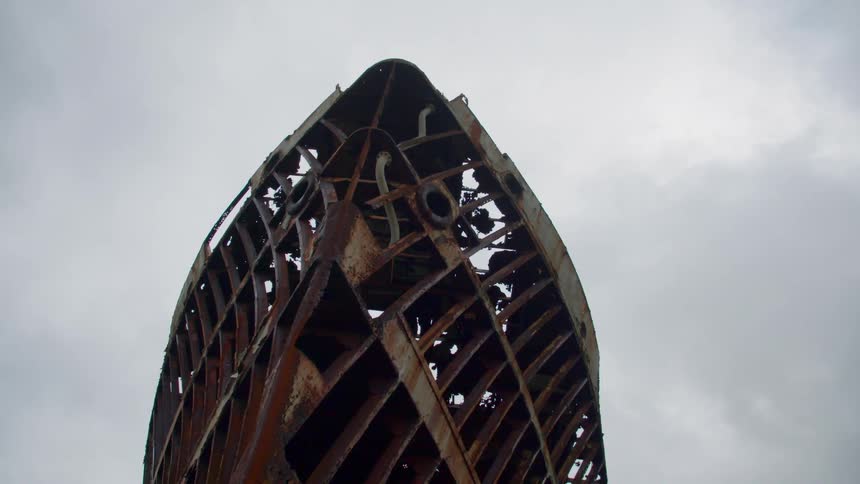 The shipwreck of an iron cast ship