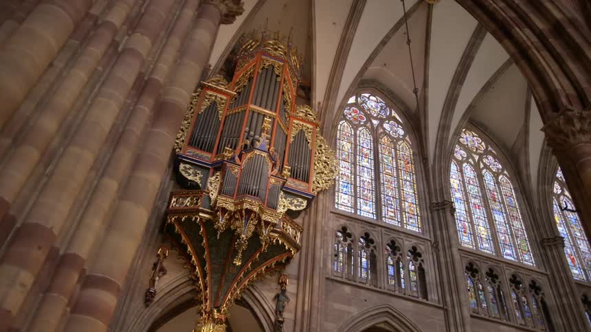 An apse hangs inside a cathedral