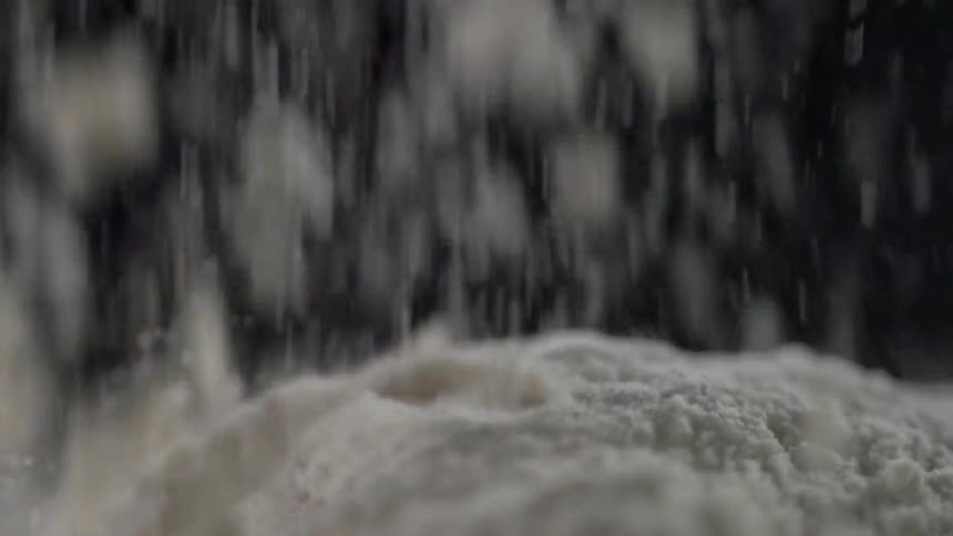 Flour drops into a pile