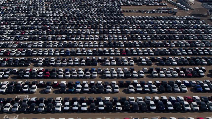 A parking lot filled with cars