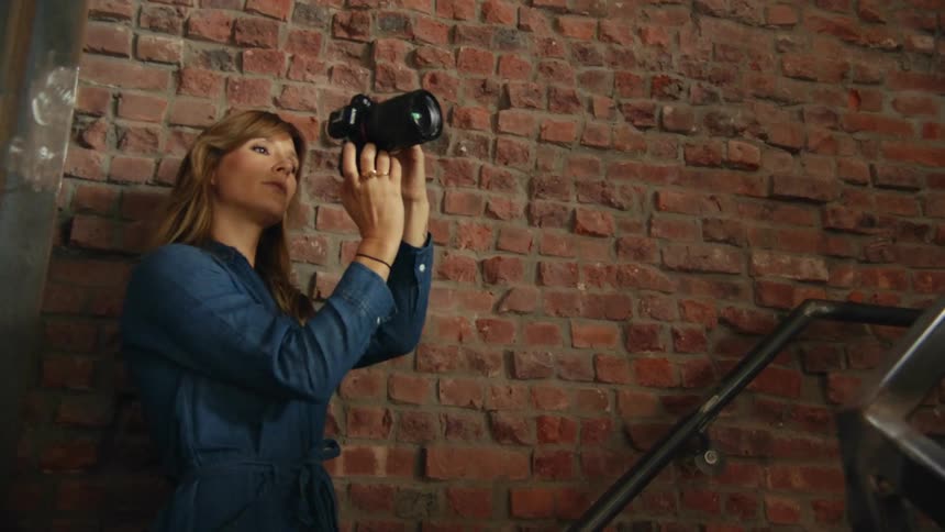 The woman takes pictures from her camera