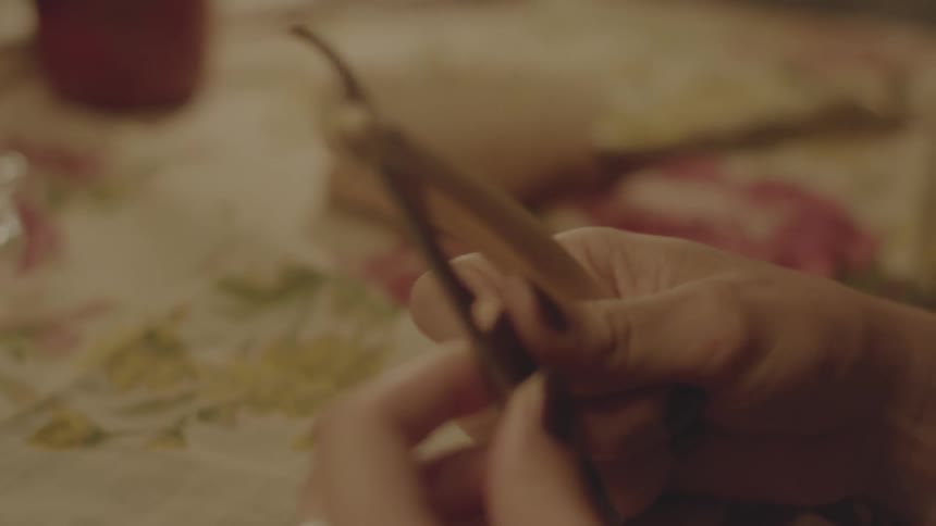 A woman opens a razor