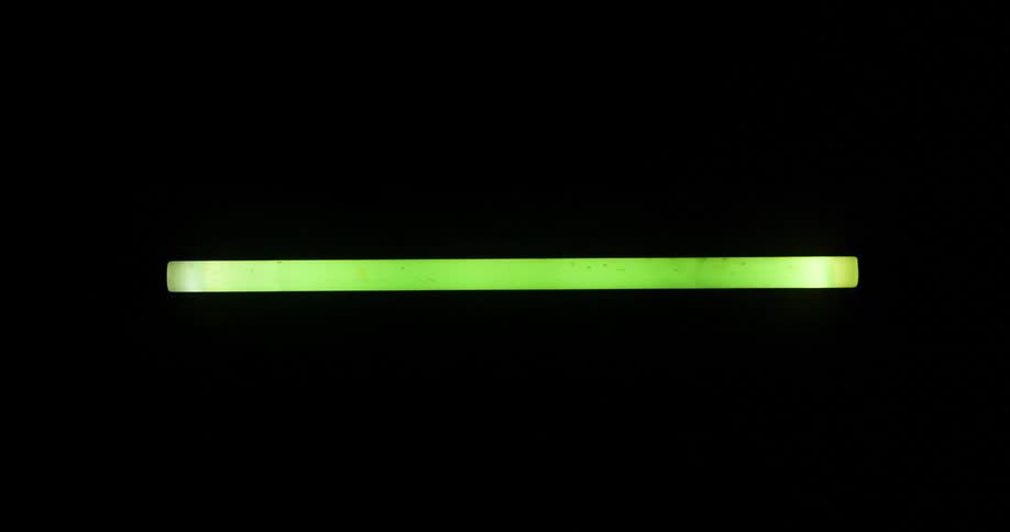 A beam of light pulses in the dark